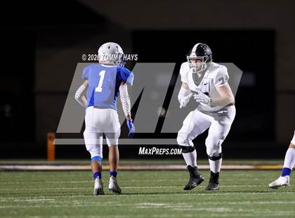 Thumbnail 1 in Lindsay vs Bosqueville (UIL Class 2A Region Semi-Final) photogallery.