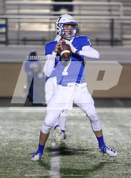 Thumbnail 2 in Lindsay vs Bosqueville (UIL Class 2A Region Semi-Final) photogallery.