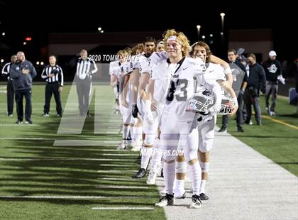 Thumbnail 1 in Lindsay vs Bosqueville (UIL Class 2A Region Semi-Final) photogallery.