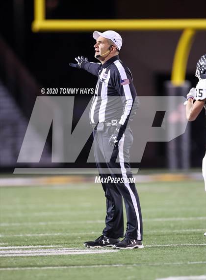 Thumbnail 1 in Lindsay vs Bosqueville (UIL Class 2A Region Semi-Final) photogallery.