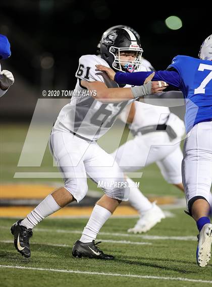 Thumbnail 1 in Lindsay vs Bosqueville (UIL Class 2A Region Semi-Final) photogallery.