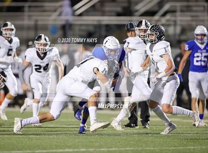 Thumbnail 1 in Lindsay vs Bosqueville (UIL Class 2A Region Semi-Final) photogallery.
