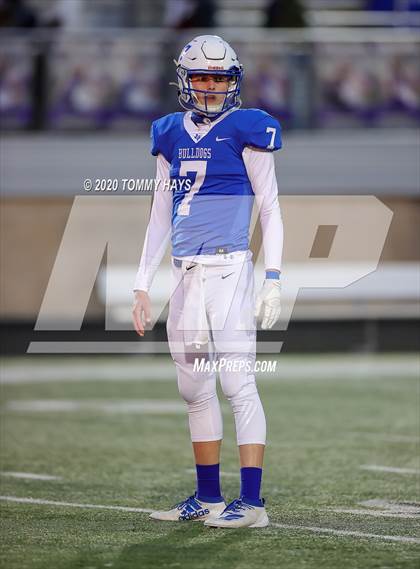 Thumbnail 3 in Lindsay vs Bosqueville (UIL Class 2A Region Semi-Final) photogallery.