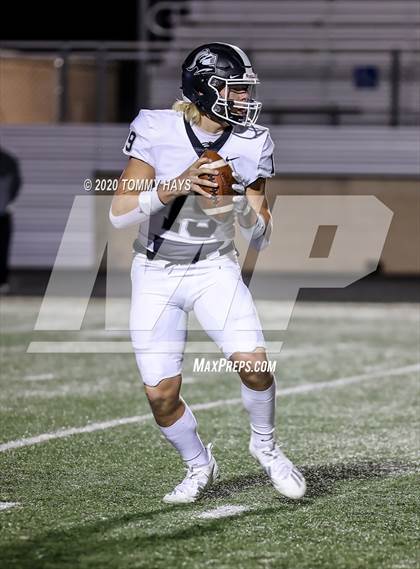 Thumbnail 2 in Lindsay vs Bosqueville (UIL Class 2A Region Semi-Final) photogallery.