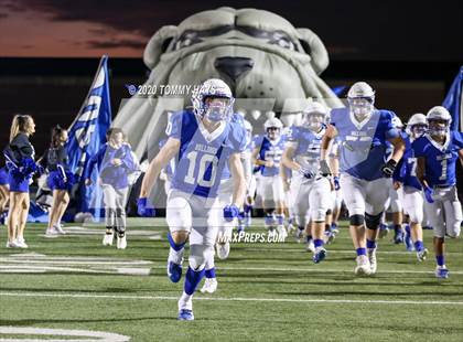 Thumbnail 2 in Lindsay vs Bosqueville (UIL Class 2A Region Semi-Final) photogallery.