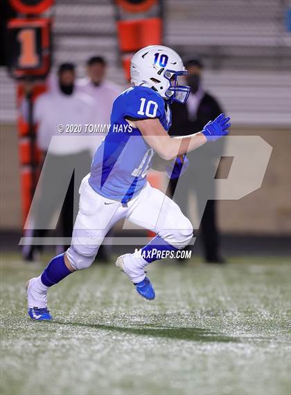 Thumbnail 2 in Lindsay vs Bosqueville (UIL Class 2A Region Semi-Final) photogallery.