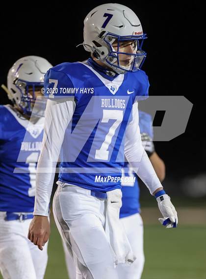 Thumbnail 1 in Lindsay vs Bosqueville (UIL Class 2A Region Semi-Final) photogallery.