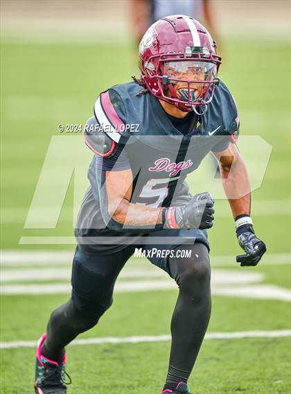 Thumbnail 2 in Memorial vs. Heights (UIL 6A D2 Football Bi-District) photogallery.