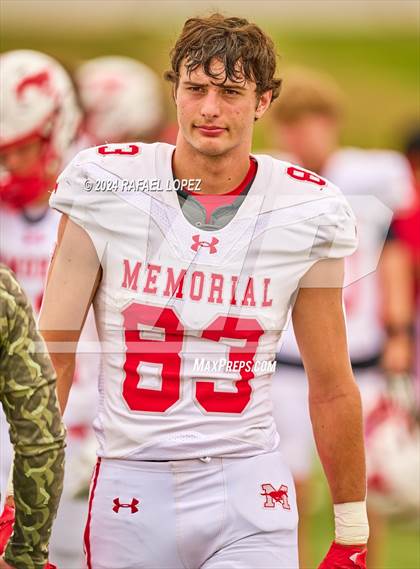 Thumbnail 1 in Memorial vs. Heights (UIL 6A D2 Football Bi-District) photogallery.