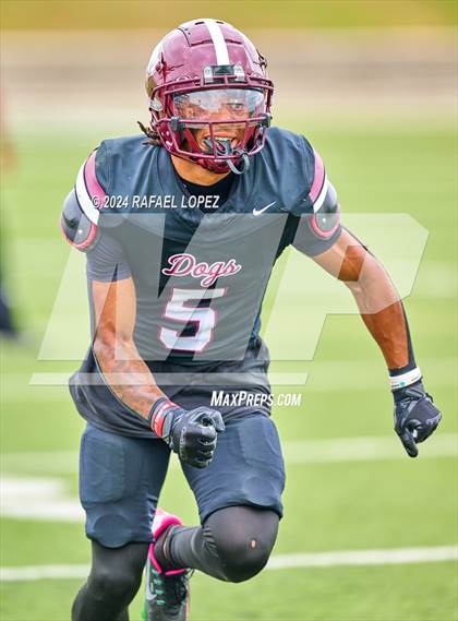 Thumbnail 3 in Memorial vs. Heights (UIL 6A D2 Football Bi-District) photogallery.