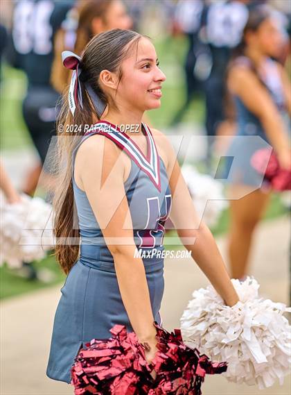 Thumbnail 2 in Memorial vs. Heights (UIL 6A D2 Football Bi-District) photogallery.