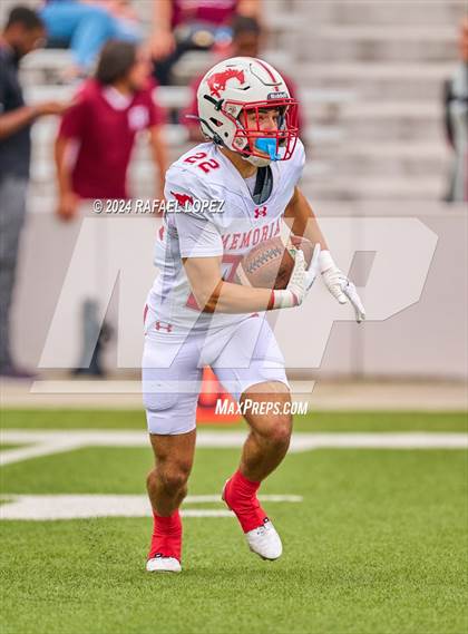 Thumbnail 1 in Memorial vs. Heights (UIL 6A D2 Football Bi-District) photogallery.