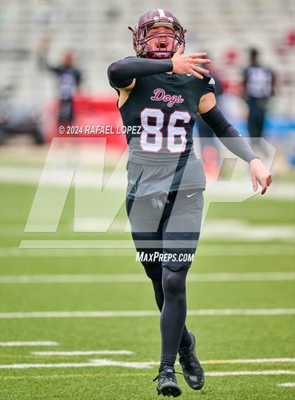 Thumbnail 3 in Memorial vs. Heights (UIL 6A D2 Football Bi-District) photogallery.