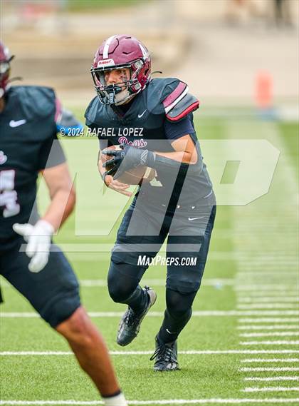 Thumbnail 1 in Memorial vs. Heights (UIL 6A D2 Football Bi-District) photogallery.