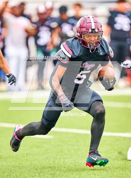 Thumbnail 3 in Memorial vs. Heights (UIL 6A D2 Football Bi-District) photogallery.
