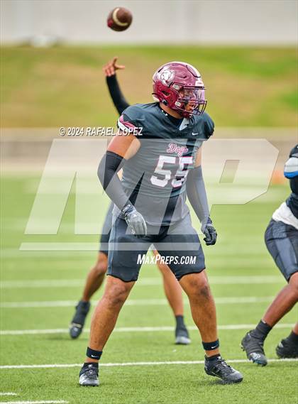 Thumbnail 1 in Memorial vs. Heights (UIL 6A D2 Football Bi-District) photogallery.