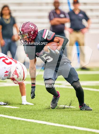 Thumbnail 2 in Memorial vs. Heights (UIL 6A D2 Football Bi-District) photogallery.