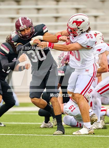 Thumbnail 1 in Memorial vs. Heights (UIL 6A D2 Football Bi-District) photogallery.