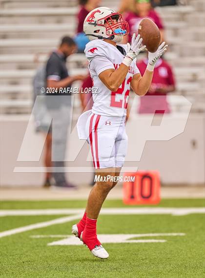 Thumbnail 3 in Memorial vs. Heights (UIL 6A D2 Football Bi-District) photogallery.