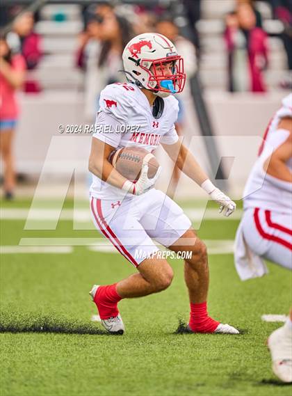 Thumbnail 3 in Memorial vs. Heights (UIL 6A D2 Football Bi-District) photogallery.