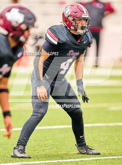 Thumbnail 3 in Memorial vs. Heights (UIL 6A D2 Football Bi-District) photogallery.