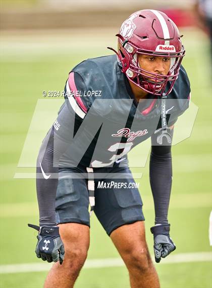 Thumbnail 3 in Memorial vs. Heights (UIL 6A D2 Football Bi-District) photogallery.
