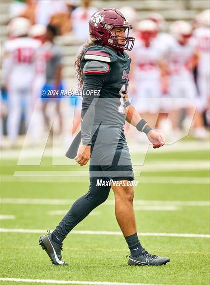 Thumbnail 1 in Memorial vs. Heights (UIL 6A D2 Football Bi-District) photogallery.