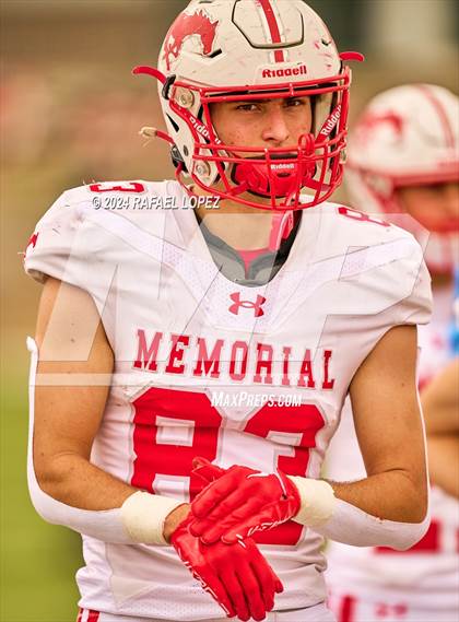 Thumbnail 1 in Memorial vs. Heights (UIL 6A D2 Football Bi-District) photogallery.