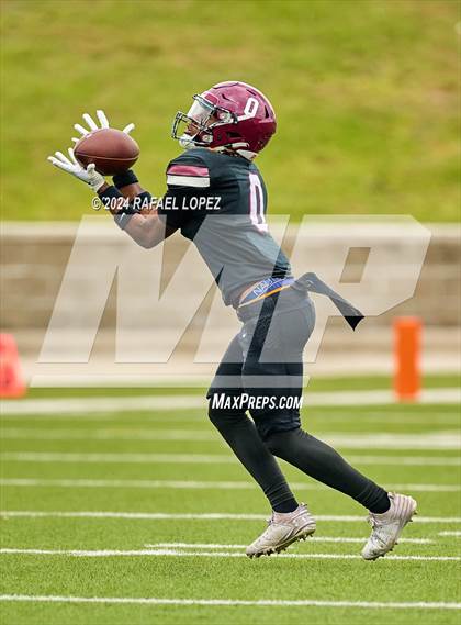 Thumbnail 3 in Memorial vs. Heights (UIL 6A D2 Football Bi-District) photogallery.