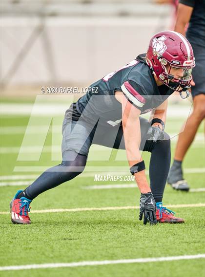 Thumbnail 2 in Memorial vs. Heights (UIL 6A D2 Football Bi-District) photogallery.