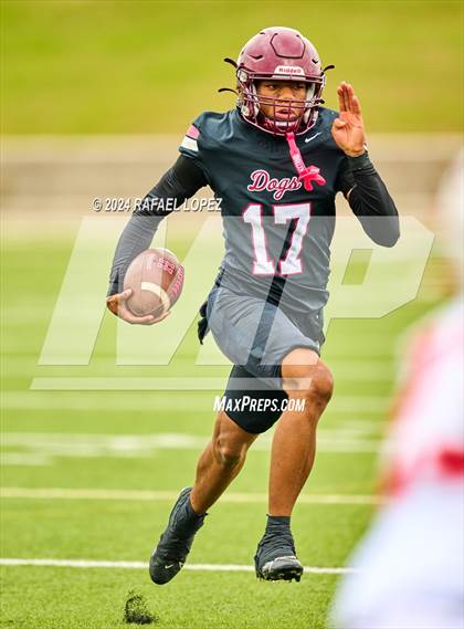 Thumbnail 1 in Memorial vs. Heights (UIL 6A D2 Football Bi-District) photogallery.