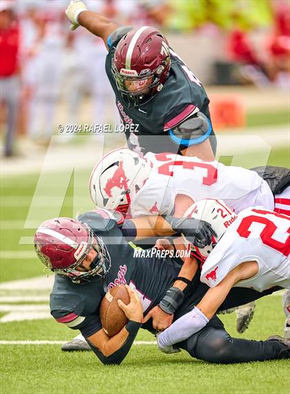 Thumbnail 3 in Memorial vs. Heights (UIL 6A D2 Football Bi-District) photogallery.