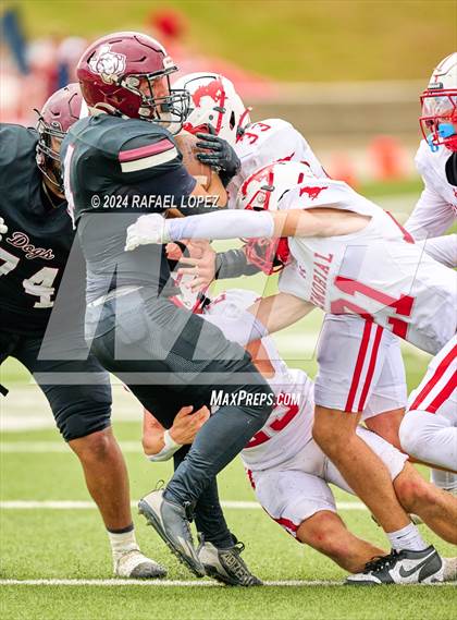 Thumbnail 2 in Memorial vs. Heights (UIL 6A D2 Football Bi-District) photogallery.