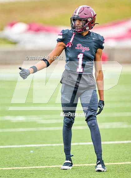 Thumbnail 3 in Memorial vs. Heights (UIL 6A D2 Football Bi-District) photogallery.