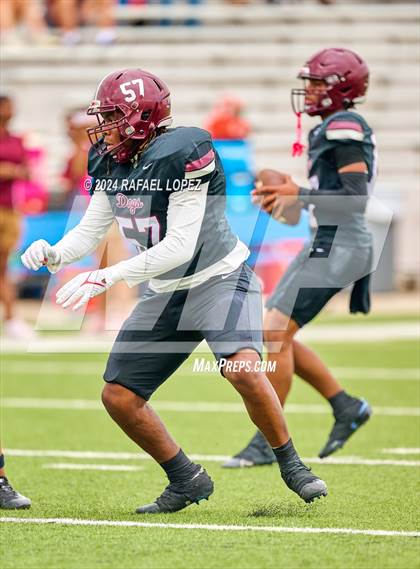 Thumbnail 3 in Memorial vs. Heights (UIL 6A D2 Football Bi-District) photogallery.