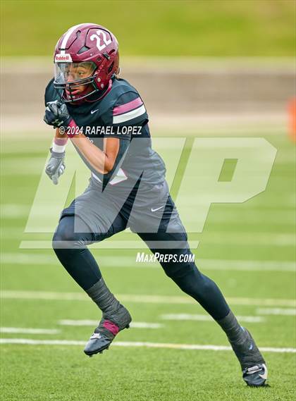 Thumbnail 2 in Memorial vs. Heights (UIL 6A D2 Football Bi-District) photogallery.