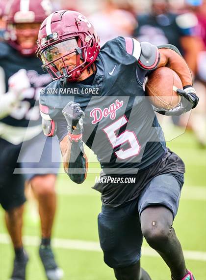 Thumbnail 3 in Memorial vs. Heights (UIL 6A D2 Football Bi-District) photogallery.