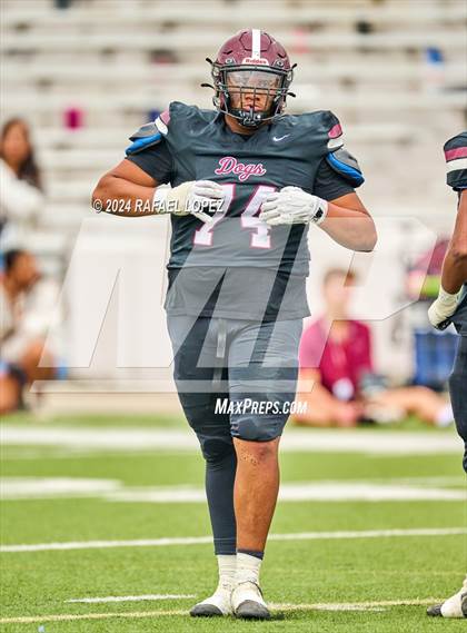Thumbnail 2 in Memorial vs. Heights (UIL 6A D2 Football Bi-District) photogallery.