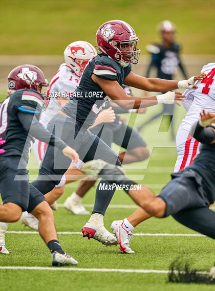 Thumbnail 2 in Memorial vs. Heights (UIL 6A D2 Football Bi-District) photogallery.