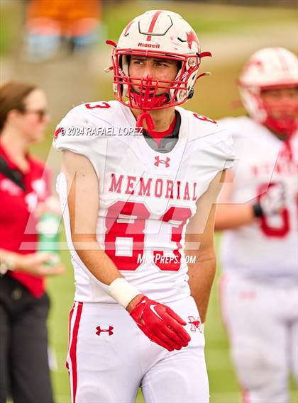 Thumbnail 1 in Memorial vs. Heights (UIL 6A D2 Football Bi-District) photogallery.