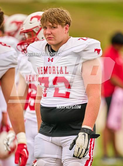 Thumbnail 3 in Memorial vs. Heights (UIL 6A D2 Football Bi-District) photogallery.