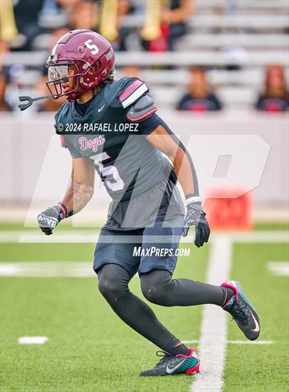 Thumbnail 1 in Memorial vs. Heights (UIL 6A D2 Football Bi-District) photogallery.