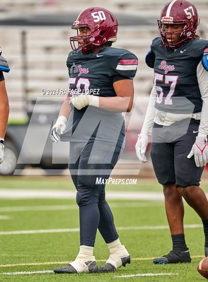 Thumbnail 1 in Memorial vs. Heights (UIL 6A D2 Football Bi-District) photogallery.