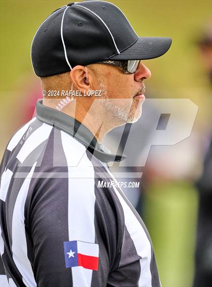 Thumbnail 2 in Memorial vs. Heights (UIL 6A D2 Football Bi-District) photogallery.