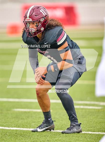 Thumbnail 1 in Memorial vs. Heights (UIL 6A D2 Football Bi-District) photogallery.