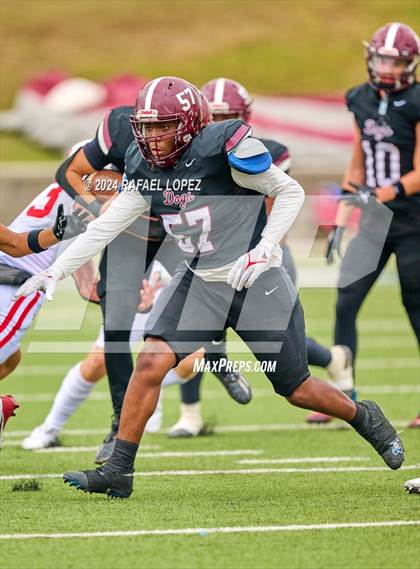 Thumbnail 1 in Memorial vs. Heights (UIL 6A D2 Football Bi-District) photogallery.