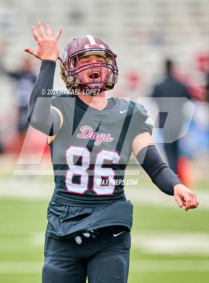 Thumbnail 1 in Memorial vs. Heights (UIL 6A D2 Football Bi-District) photogallery.