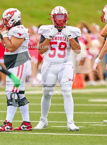 Thumbnail 3 in Memorial vs. Heights (UIL 6A D2 Football Bi-District) photogallery.