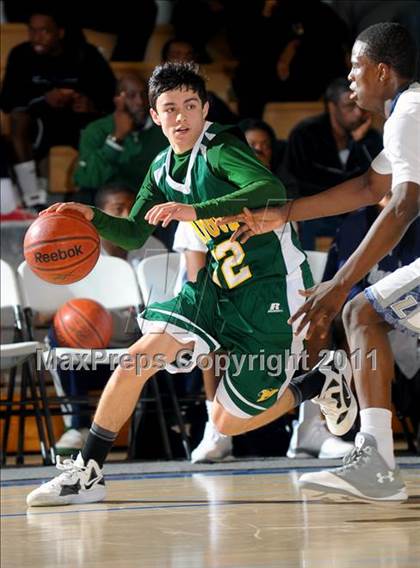 Thumbnail 2 in Bishop Manogue vs Lincoln (MaxPreps Holiday Classic) photogallery.