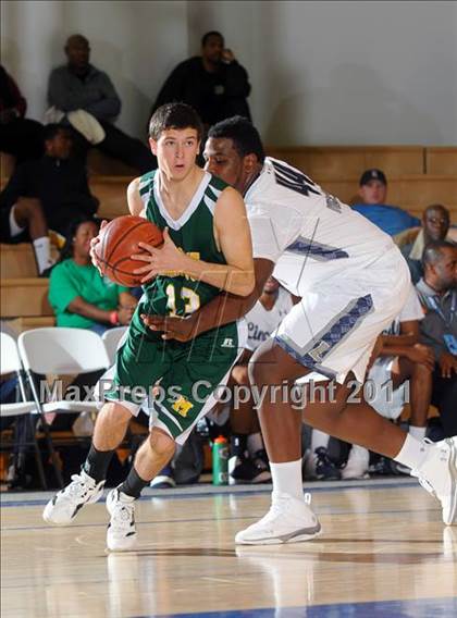 Thumbnail 3 in Bishop Manogue vs Lincoln (MaxPreps Holiday Classic) photogallery.